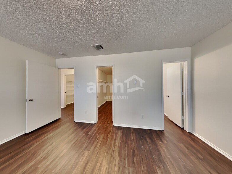 Building Photo - 10136 High Eagle Trail