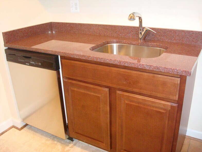 Building Photo - 922 24th St NW