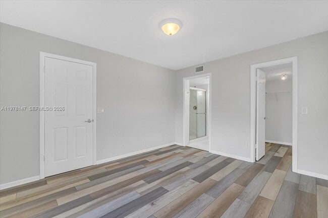 Building Photo - 6832 Palmetto Cir S