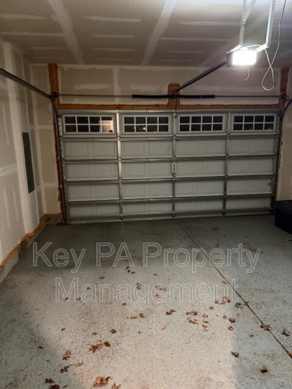 Building Photo - 659 Thomas Penn Dr