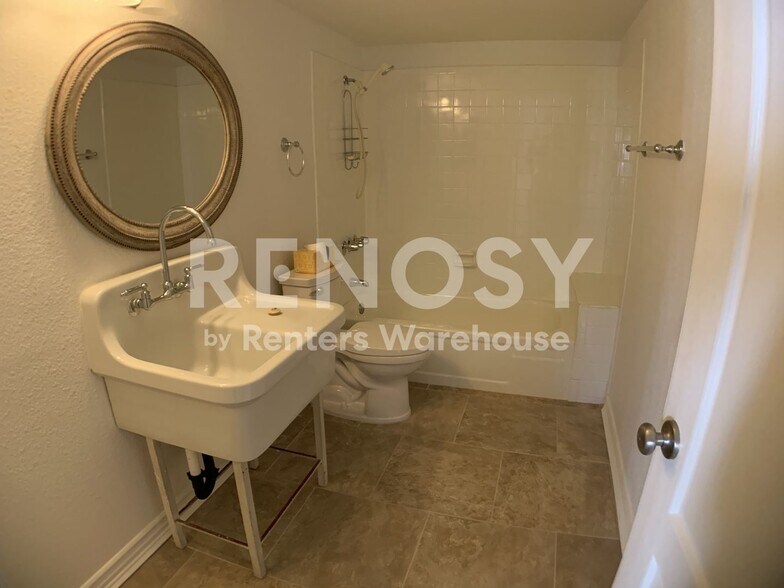 Building Photo - 3420 W Danbury Dr
