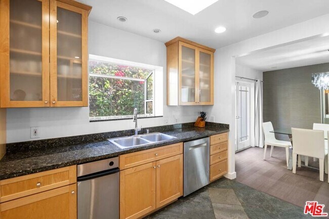 Building Photo - 10453 Holman Ave