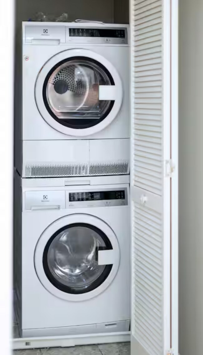 Building Photo - 1505 Commonwealth Ave