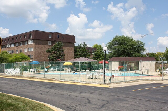 Building Photo - 300 S Roselle Rd