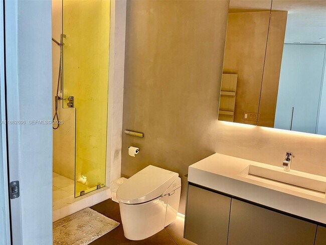 Building Photo - 18555 Collins Ave