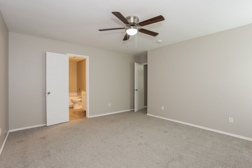 Building Photo - 736 W Colony Dr