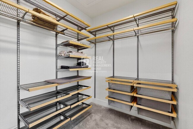 Building Photo - 1077 Maverick Dr
