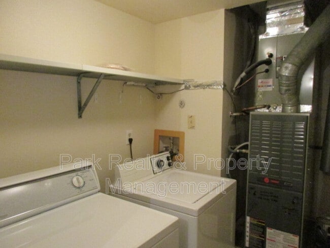 Building Photo - 921 S Zeno Way