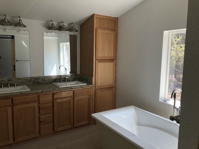 Building Photo - Nice remodeled home in Fall River Estates