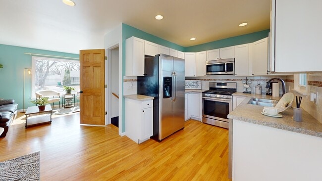 Kitchen - 2600 Xylon Ave S