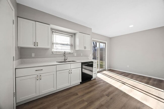 Building Photo - 2607 NE Walker St