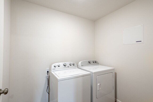 Building Photo - 4919-4921 Silver Mill Dr.