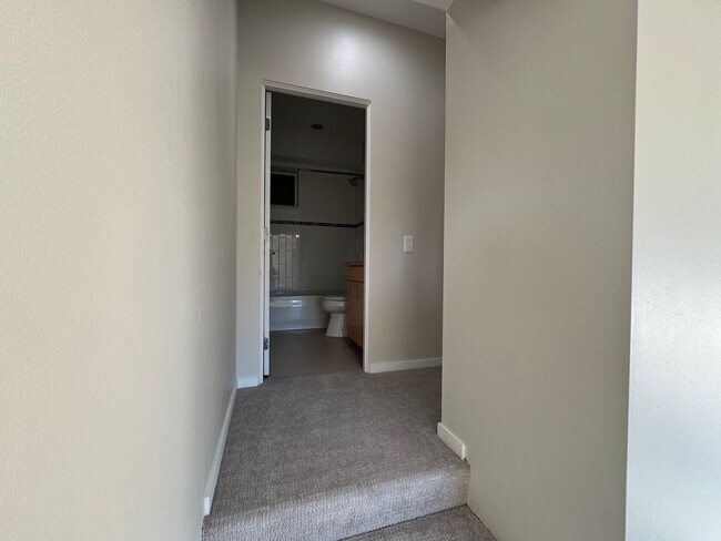 Building Photo - Breathtaking views of Chuckanut Bay!!