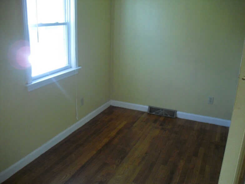 Building Photo - 23 Alger St