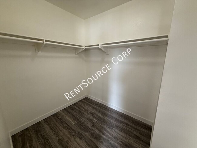 Building Photo - 2 Bedroom/2.5 Bathroom Two Story Condo for...