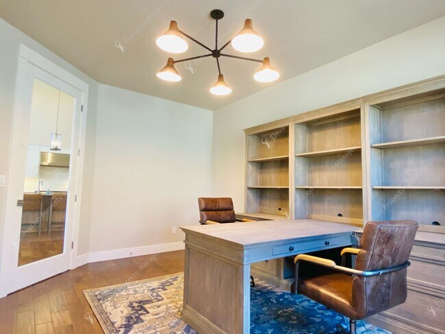 Building Photo - Luxury Single-Level 3BR - 3.5BA Living in Tetherow