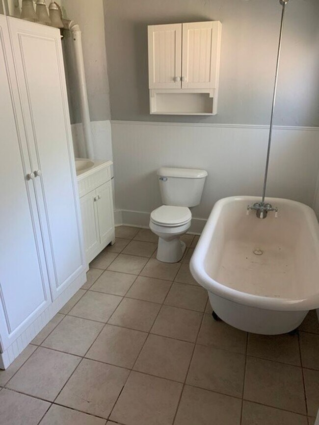 Building Photo - A Street in Columbus