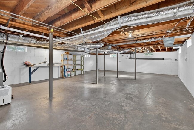 Building Photo - 250 Gillespie Dr NE