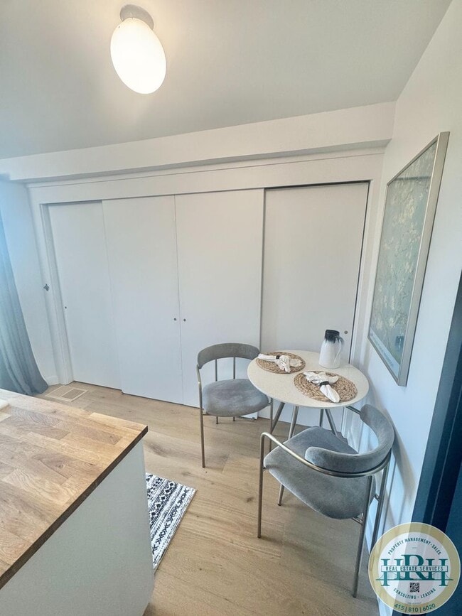 Building Photo - Tranquil & Sun Drenched 3BR|3BR in Heart o...