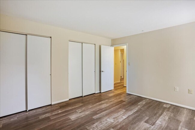 Building Photo - Ground Level Condo in Gaithersburg - 1 bed, 1 bath