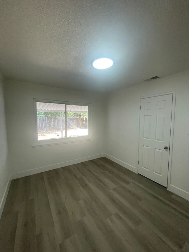 Building Photo - 5250 Standish Rd