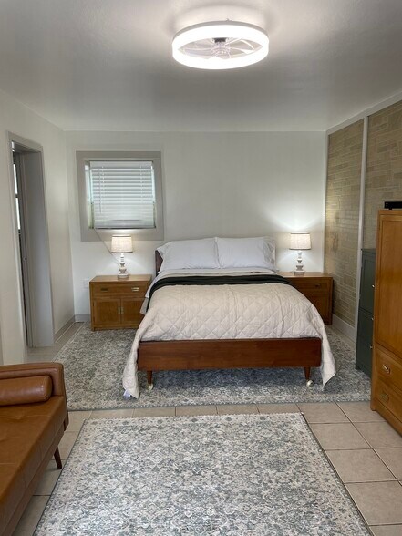 Building Photo - 107 Elyria St