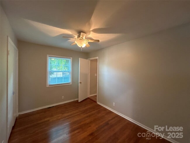 Building Photo - 2818 Ravencroft Dr