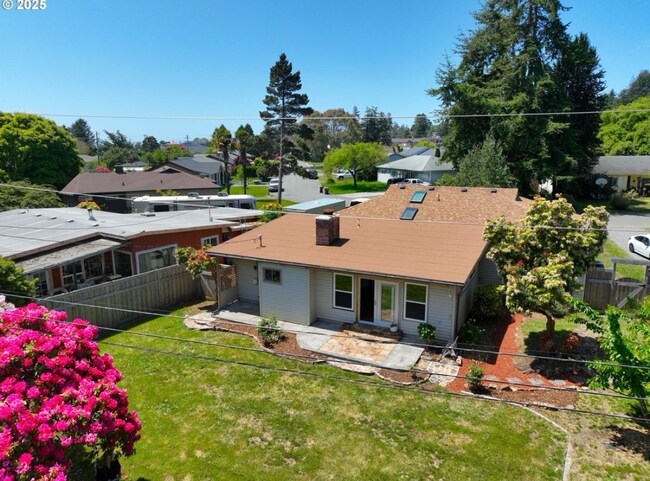 Building Photo - 337 Spruce Dr