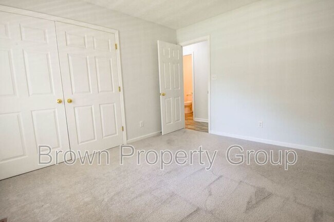Building Photo - 867 Long Iron Dr