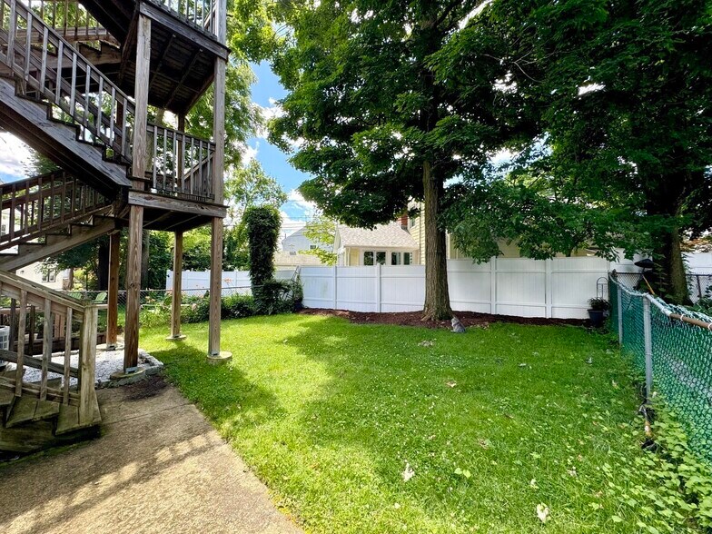 Building Photo - 26 Bradfield Ave