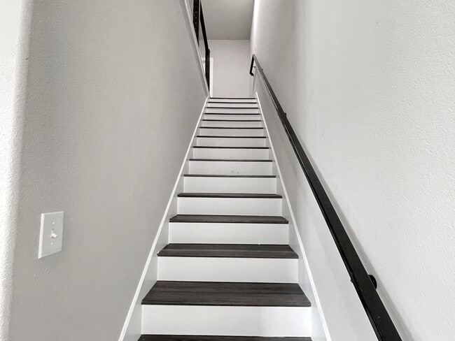 Building Photo - 3213 Chenault St