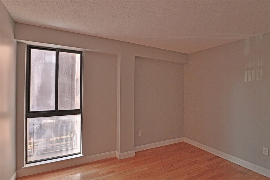 Building Photo - 1805 Beacon St