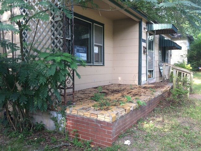 Building Photo - 2107 Campbell St