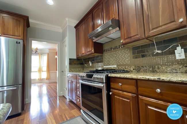 Building Photo - 8105 Last Oak Ct