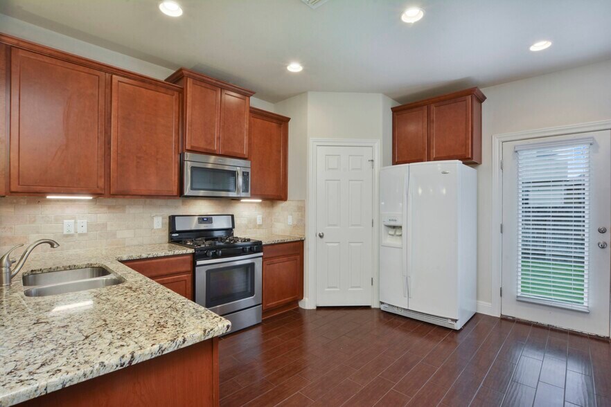 Building Photo - 1401 Little Elm Trl