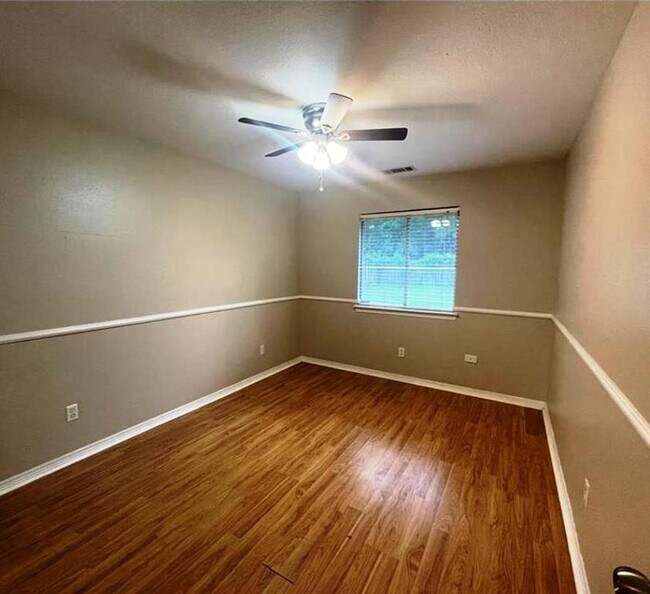 Building Photo - 6107 Springhaven Dr