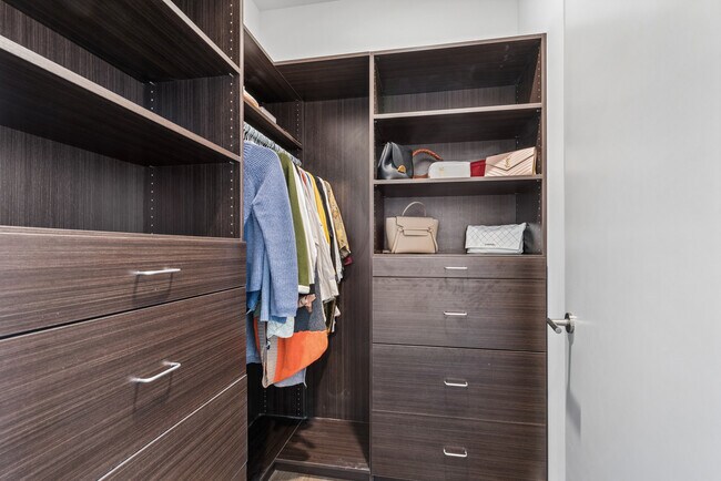 Building Photo - 1648 W Division St