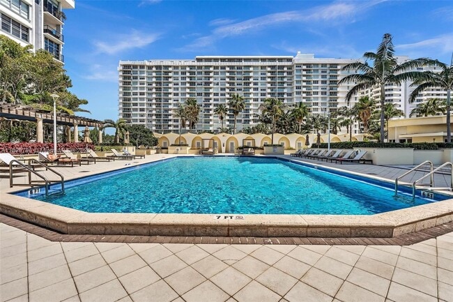 Building Photo - 5600 Collins Ave