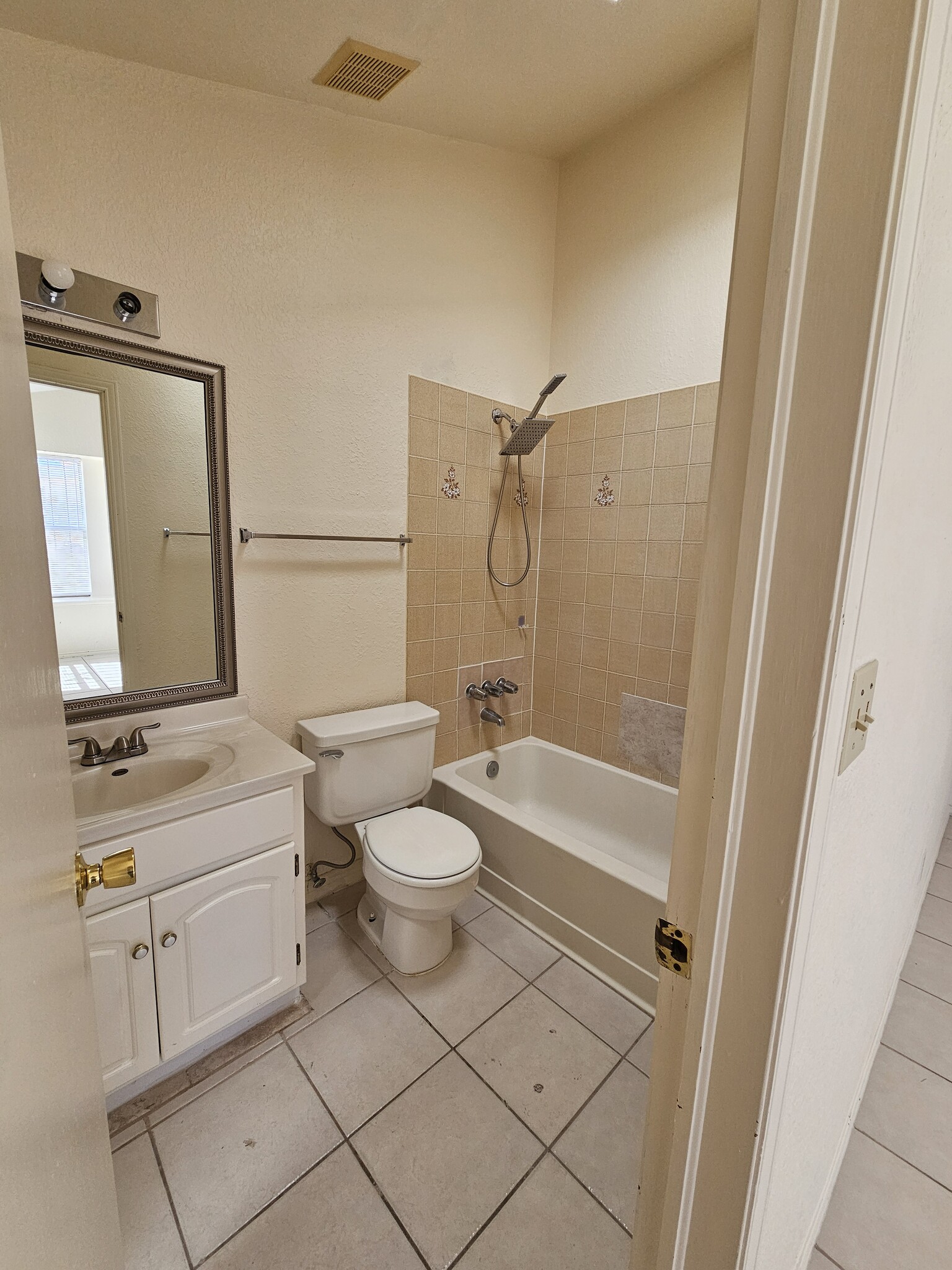 Master bathroom - 11646 Scott Simpson Dr