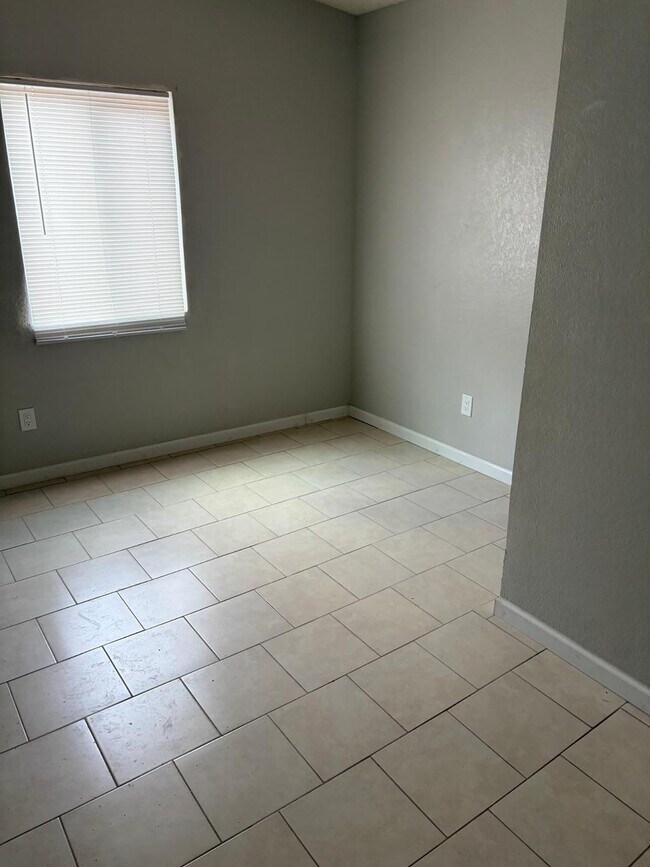 Building Photo - 2524 S Yavapai Rd