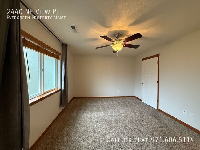 Building Photo - 2440 NE View Pl