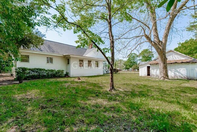 Building Photo - 218 N Lee St