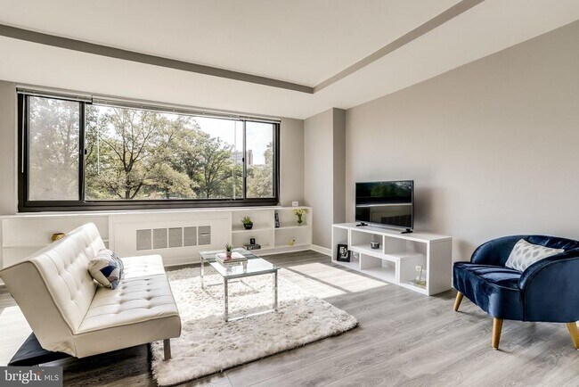 Building Photo - 1011 Arlington Blvd