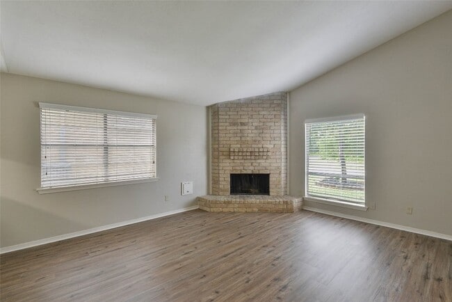 Building Photo - 28302 Doverbrook Dr