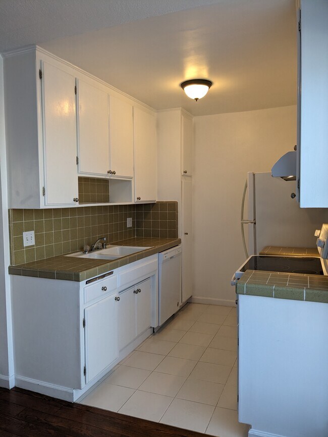 Building Photo - 3813 Huron Ave