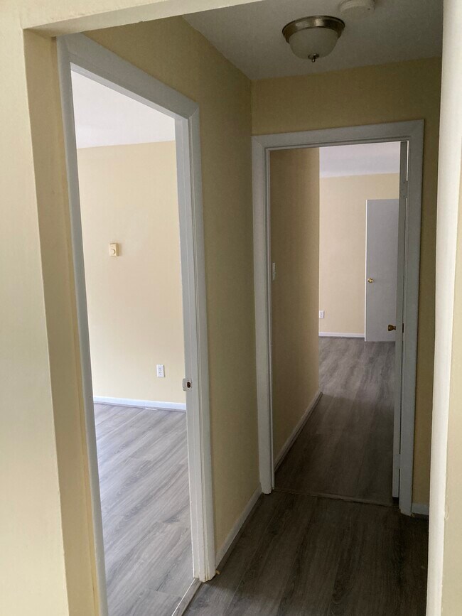 Entrance to the two bedrooms - 722 Ohio Pike