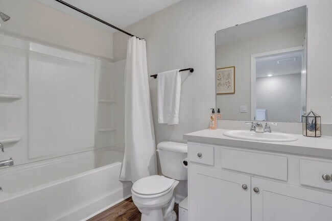 Building Photo - 321 Dogwood Cir