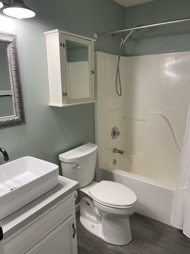 Building Photo - 512 Lejeune Dr