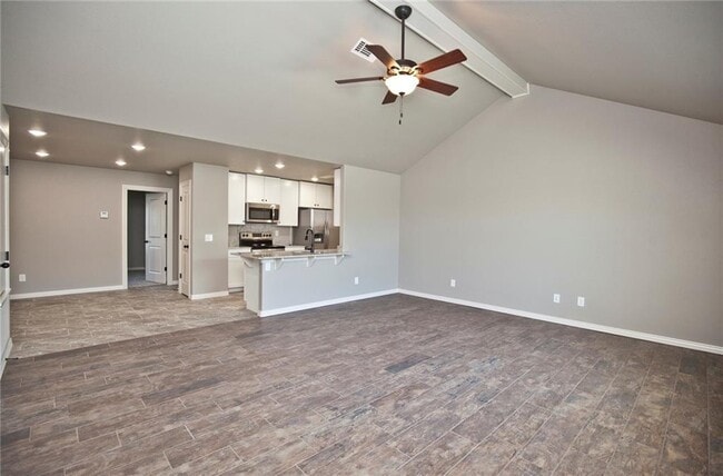 Building Photo - 310-D Commercial St