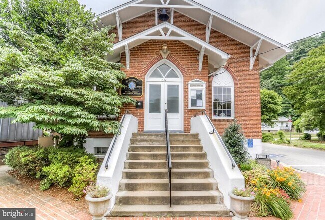 Building Photo - 1567 Renate Dr